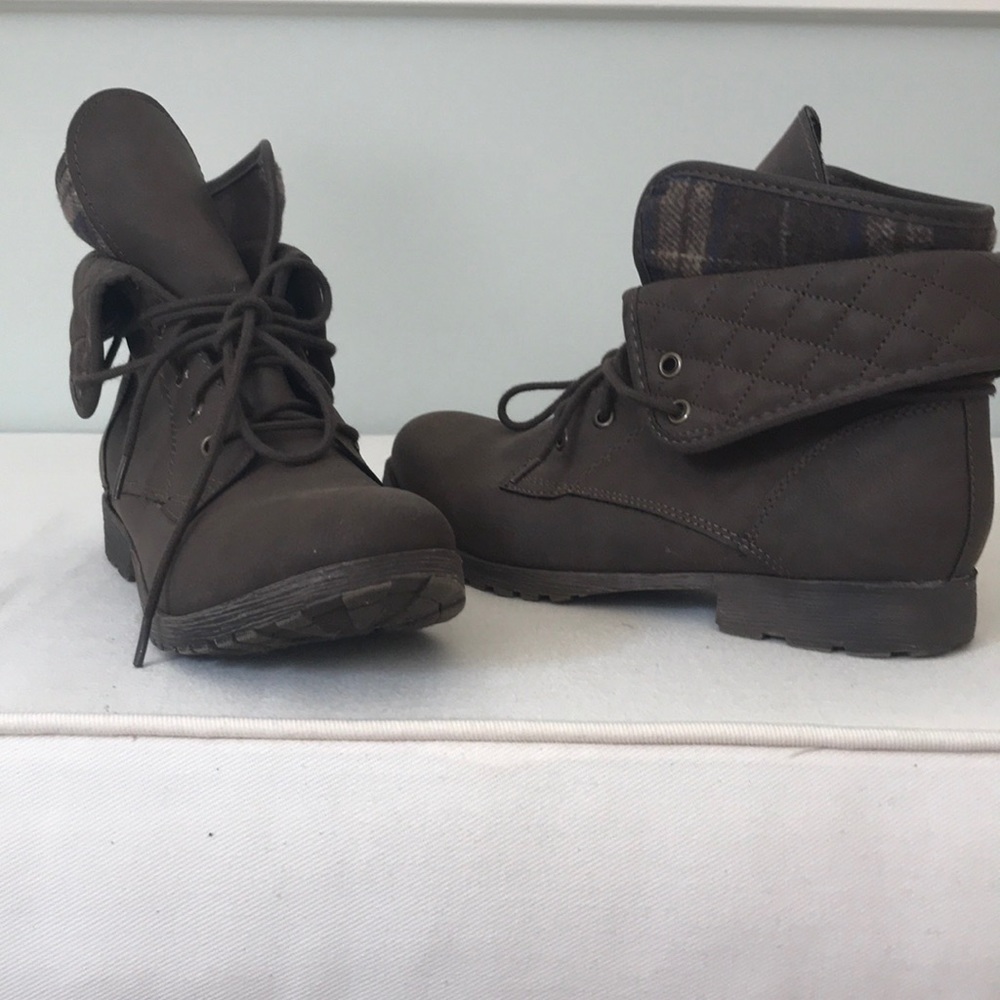 Short boots